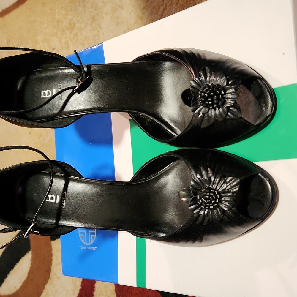 Peep-toe Sandals